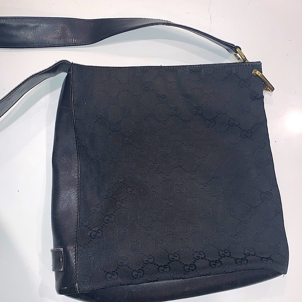 Gucci Messenger Bag 🌹
